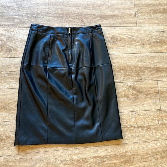 Liz Claiborne Career Faux Leather Skirt Size 4P - Picture 2 of 8